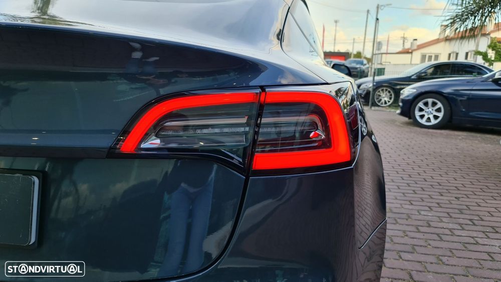 Tesla Model 3 - 12