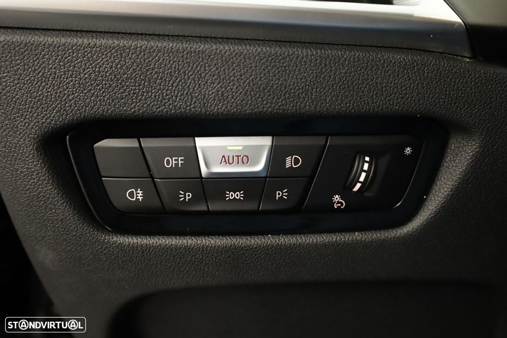 BMW 330 e Edição Desportiva M Auto - 19
