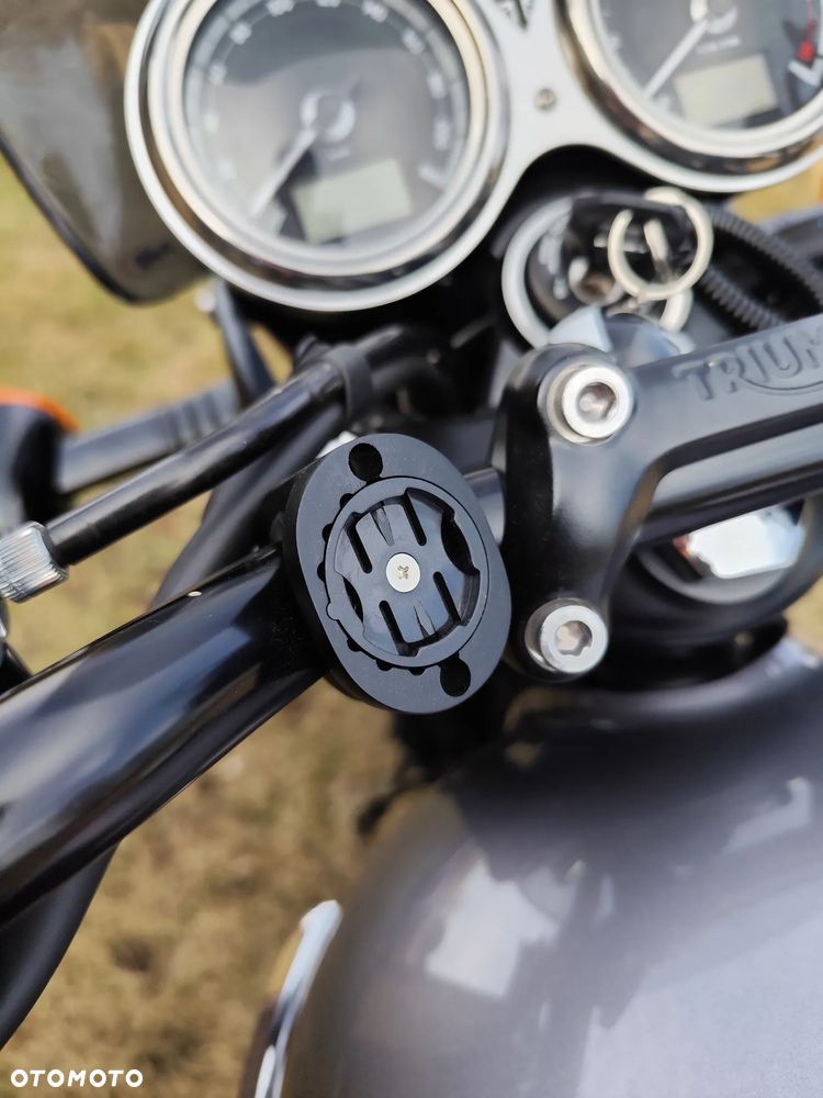 Triumph Bonneville - 10