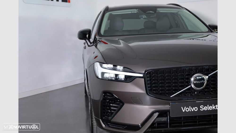 Volvo XC 60 2.0 T6 PHEV Plus Dark — fotografia 4