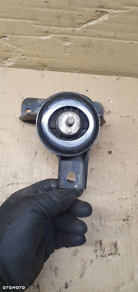 Łapa poduszka silnika Suzuki Swift IV 1.3 16V - 4