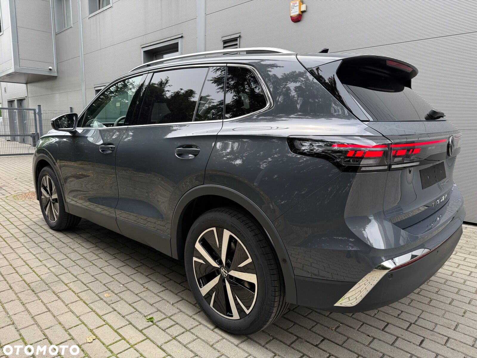Volkswagen Tiguan - 4