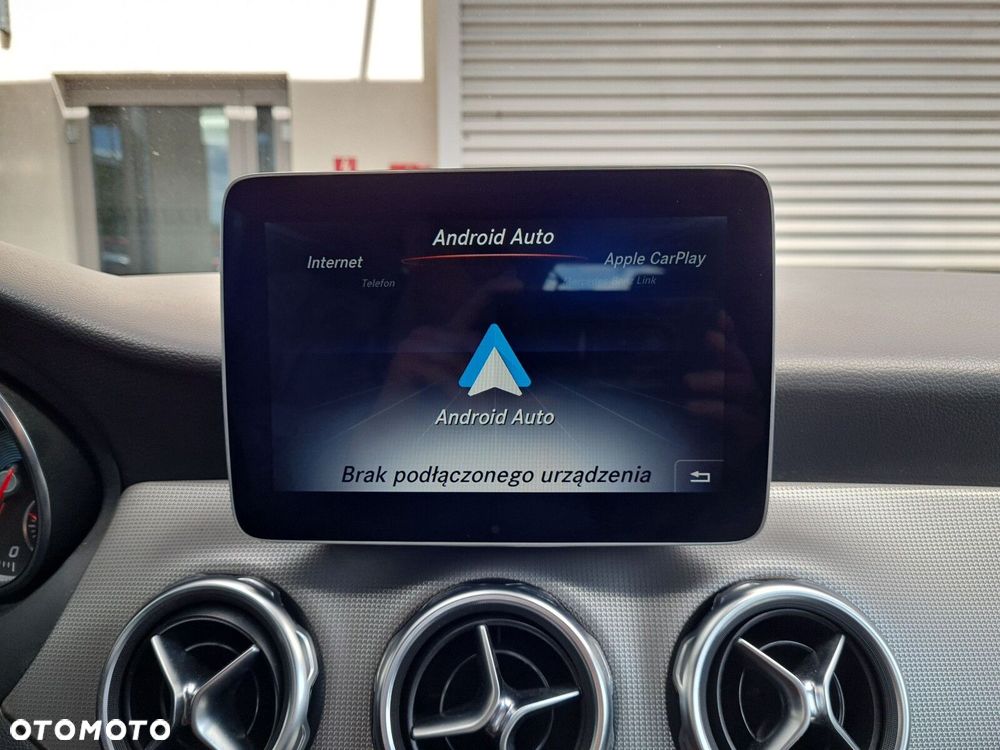 Mercedes-Benz GLA 180 7G-DCT Urban - 28