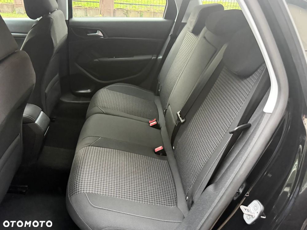 Peugeot 308 BlueHDi 130 EAT8 Business - 17
