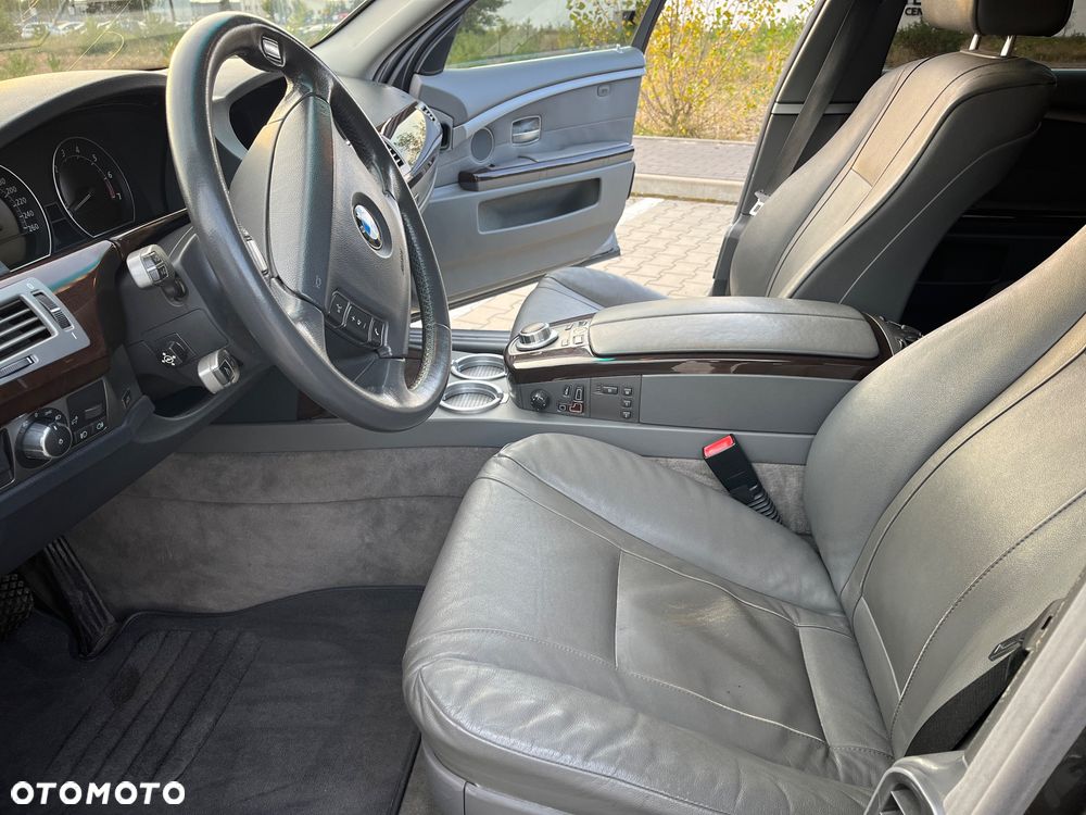 BMW Seria 7 750i - 11