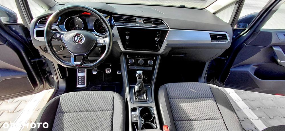 Volkswagen Touran - 19
