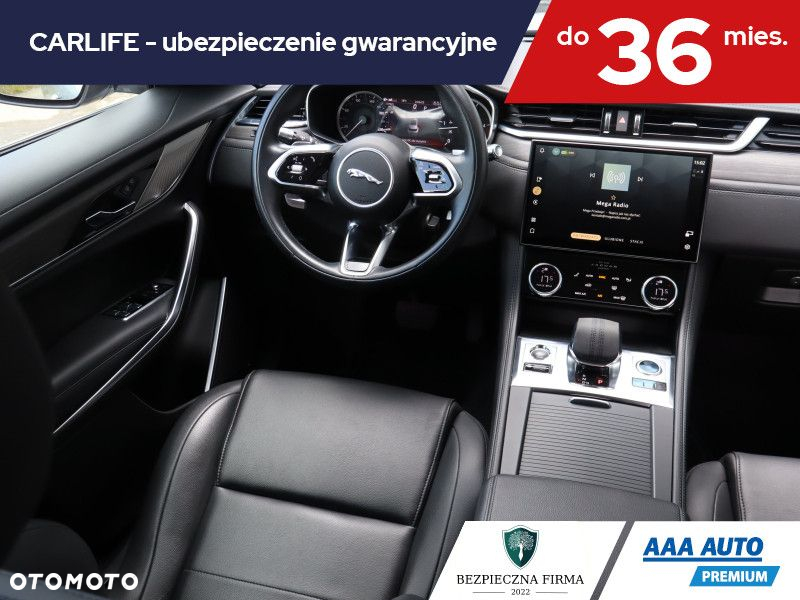 Jaguar F-Pace - 8