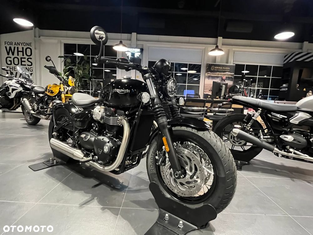 Triumph Bonneville Bobber - 4