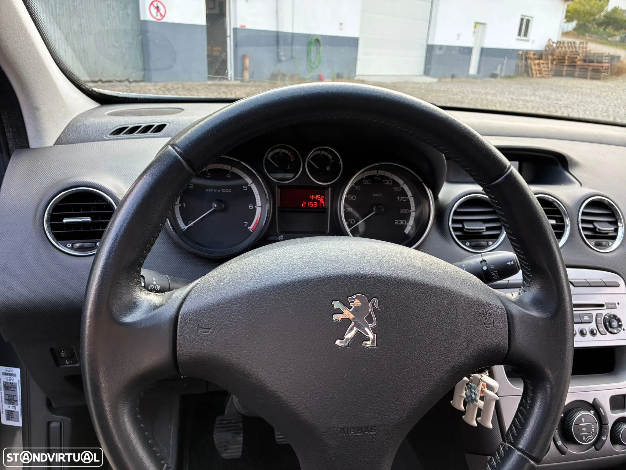 Peugeot 308 - 8