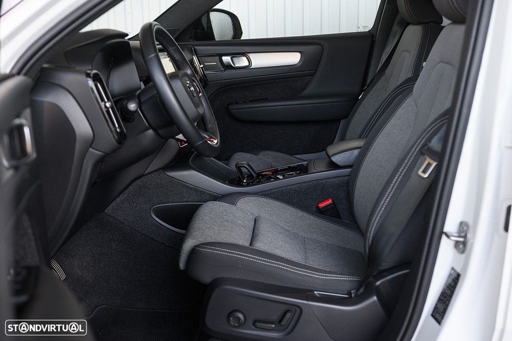 Volvo XC 40 1.5 T2 Plus Dark Auto - 27