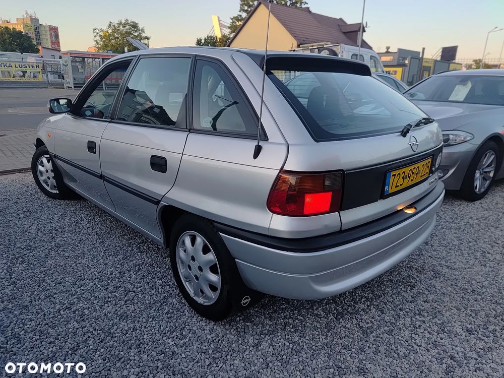 Opel Astra 1.6 - 2