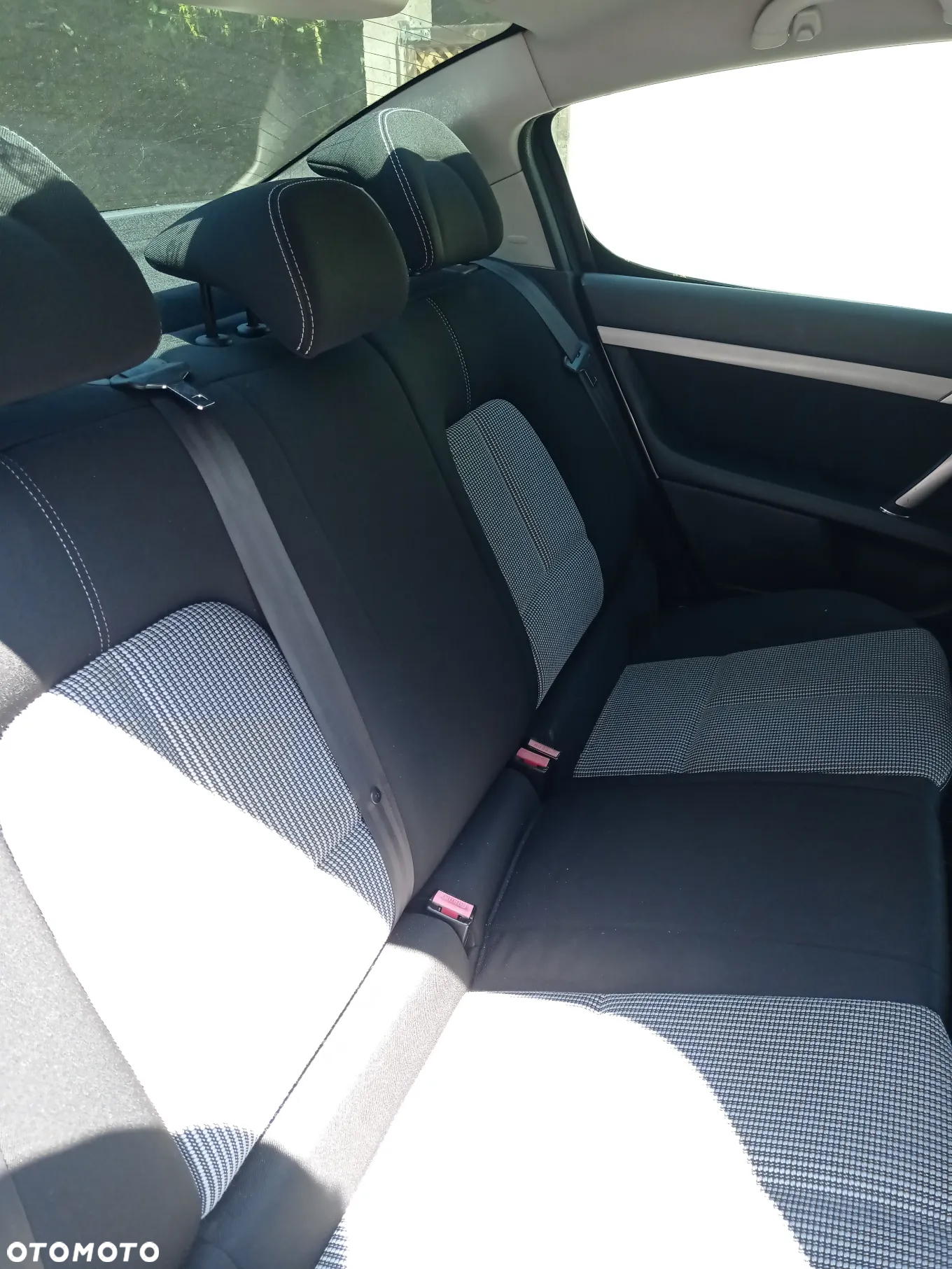 Peugeot 407 1.6 HDI Presence - 10