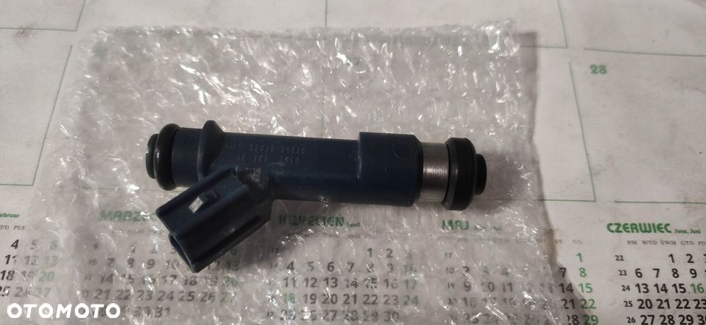 WTRYSKI DENSO HILUX TACOMA TUNDRA 23250-0P030 4.0L - 1