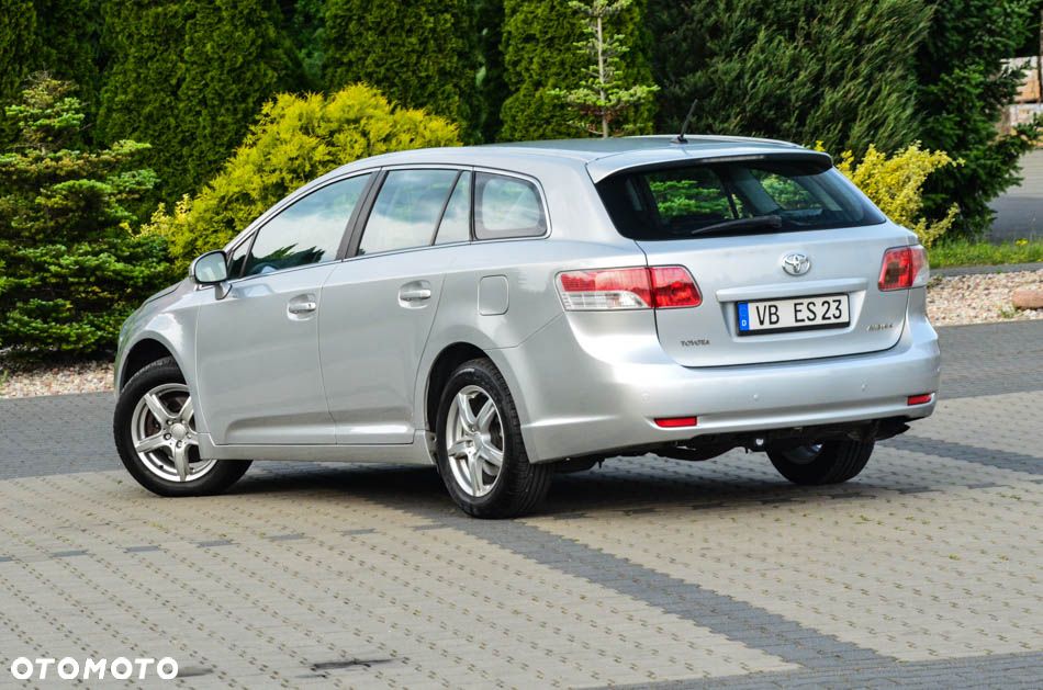 Toyota Avensis 1.8 Comfort - 9