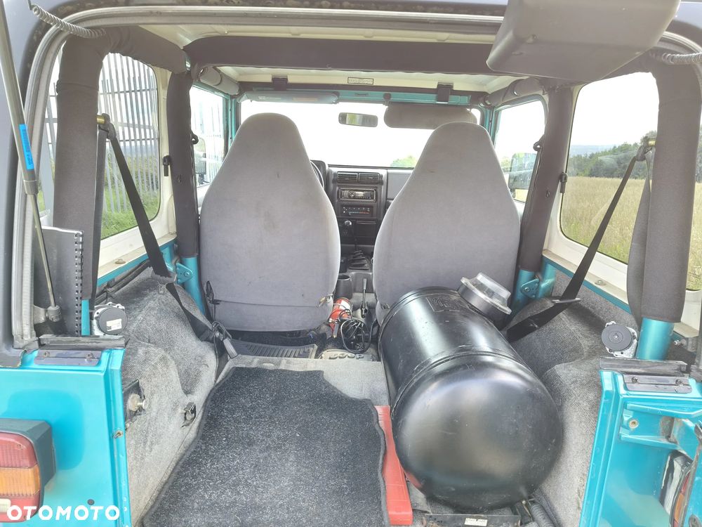 Jeep Wrangler - 10