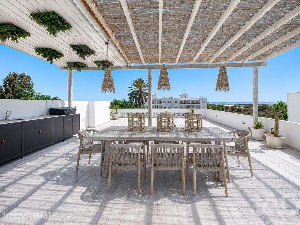 Moradia geminada T5 em Moncarapacho e Fuseta de 245 m2