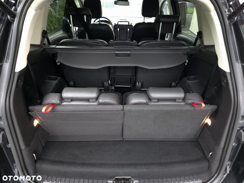 Ford Grand C-MAX - 36