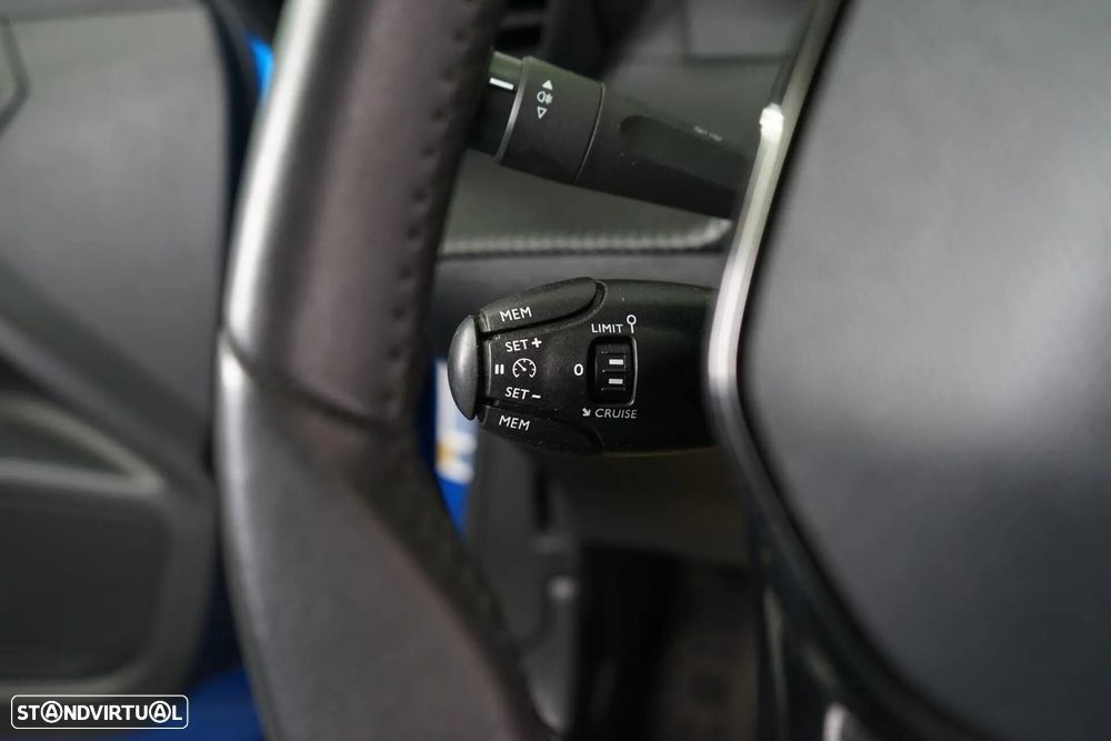 Peugeot 2008 1.2 PureTech Allure Pack - 24