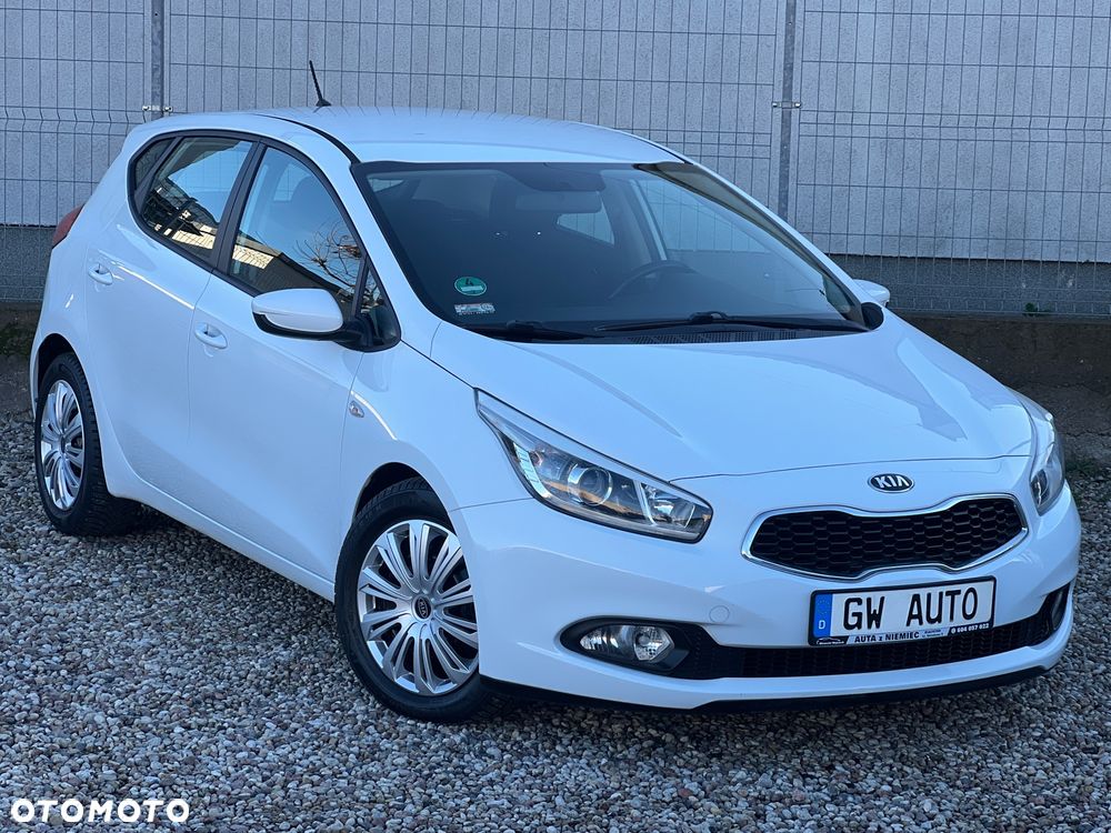 Kia Ceed 1.6 GDI Dream Team Edition - 1