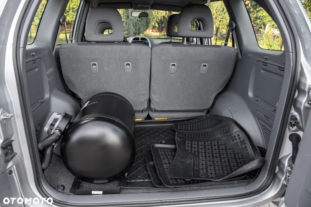 Toyota RAV4 2.0 VVT-i 4x4 - 24