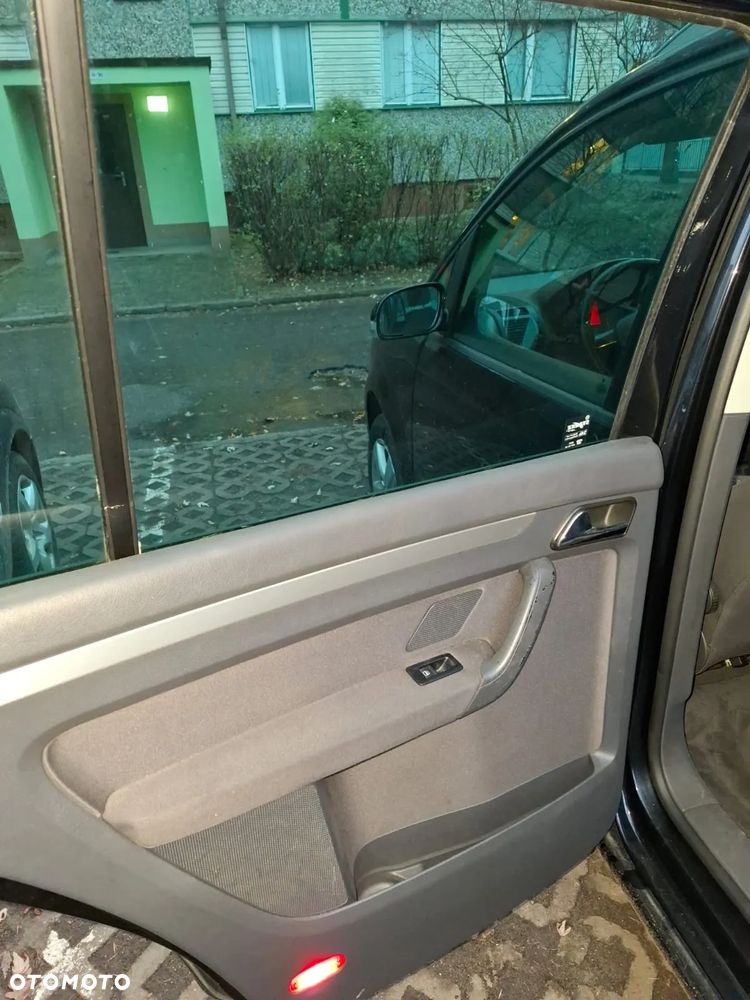 Volkswagen Touran 1.9 TDI DPF Highline - 12