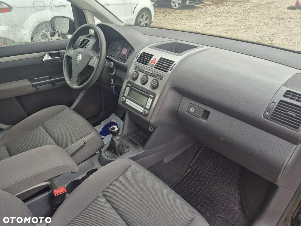 Volkswagen Touran - 12