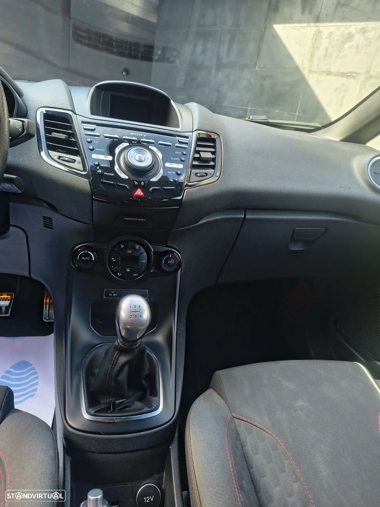 Ford Fiesta 1.0 EcoBoost S&S ST-LINE - 21