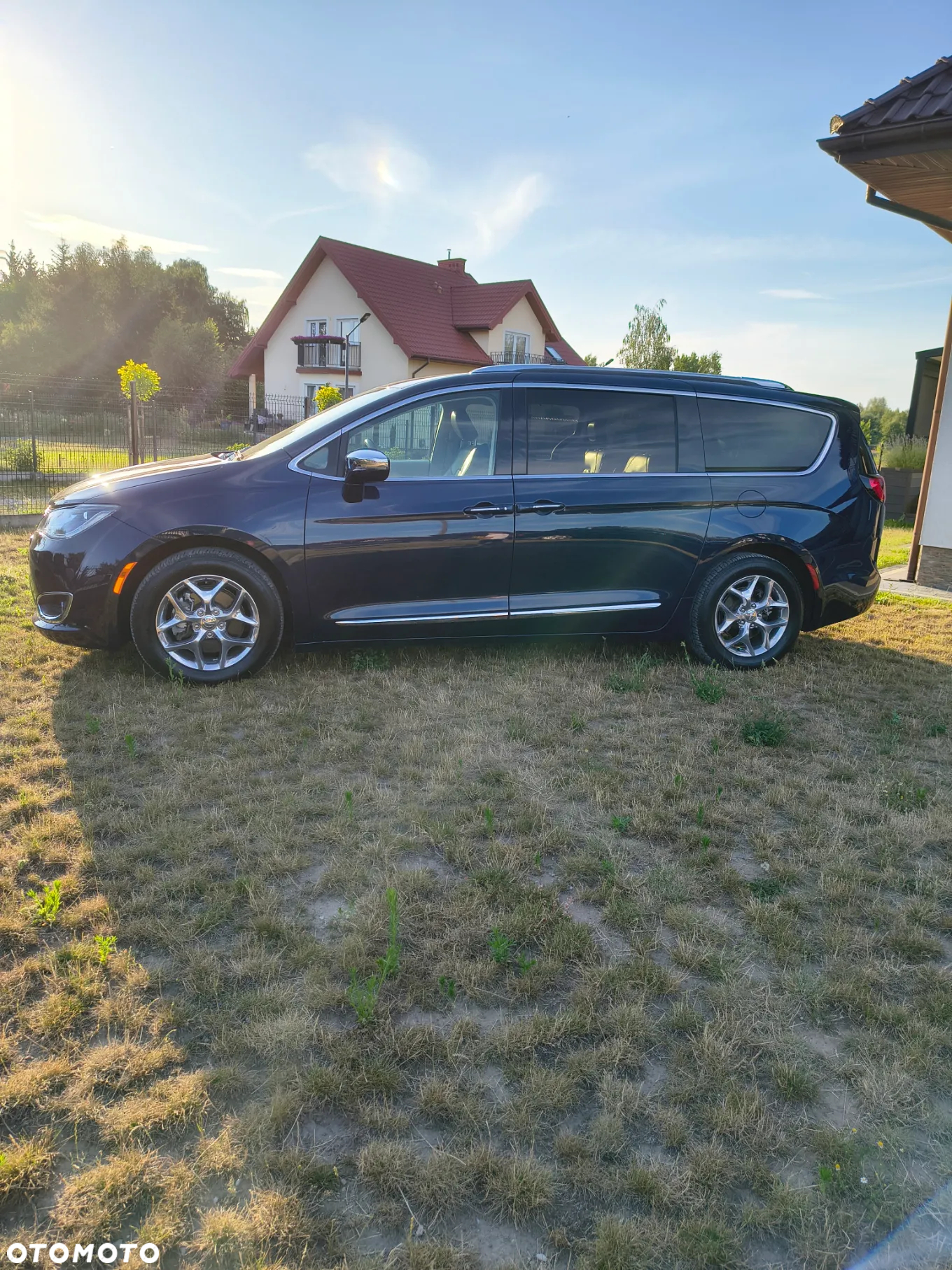 Chrysler Pacifica - 16