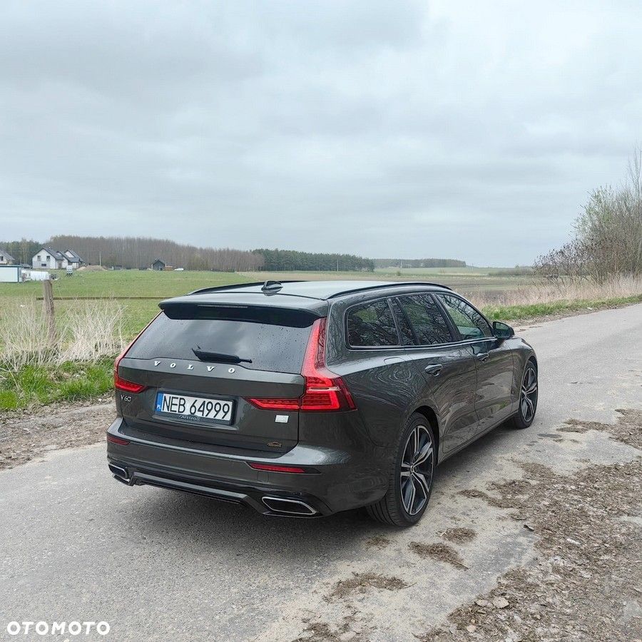 Volvo V60 T6 AWD Recharge Plus Dark - 4