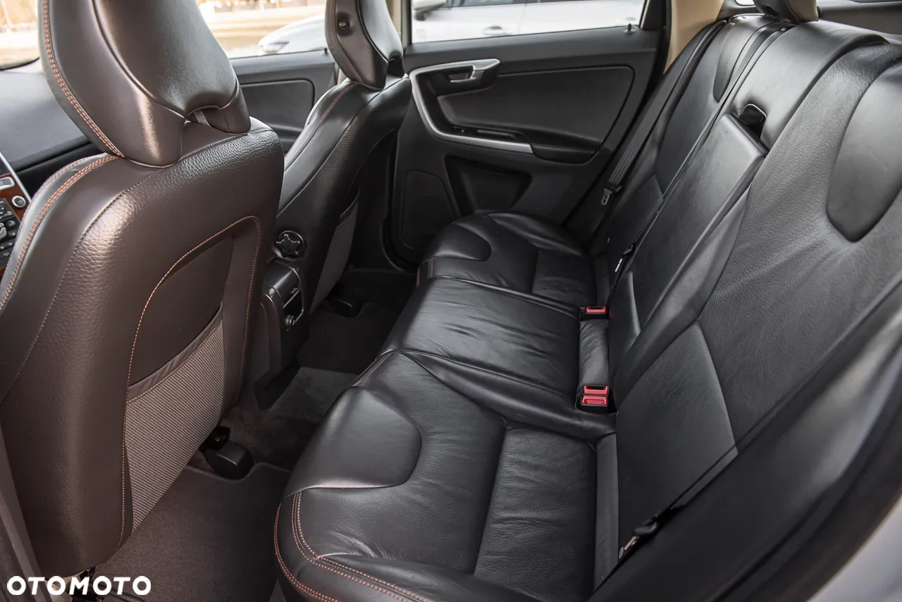 Volvo XC 60 T6 AWD Momentum - 23