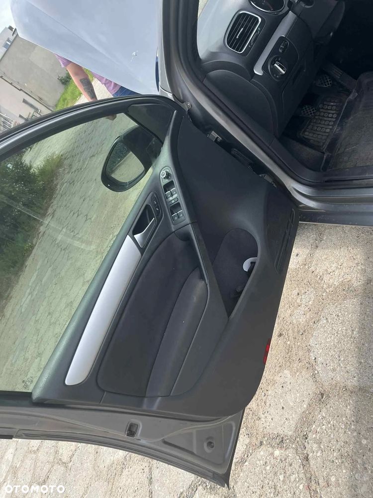 Volkswagen Golf VI 2.0 TDI Comfortline - 10