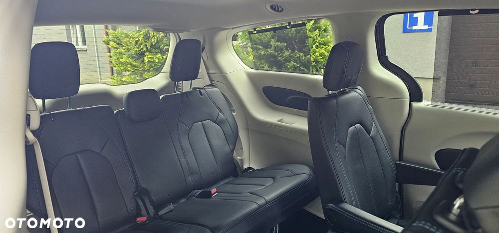 Chrysler Pacifica - 17