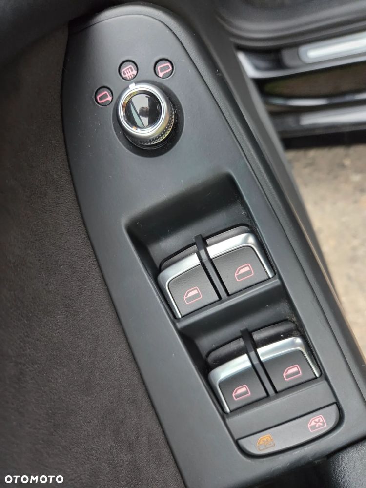 Audi A4 Avant 2.0 TDI DPF quattro S line Sportpaket - 32