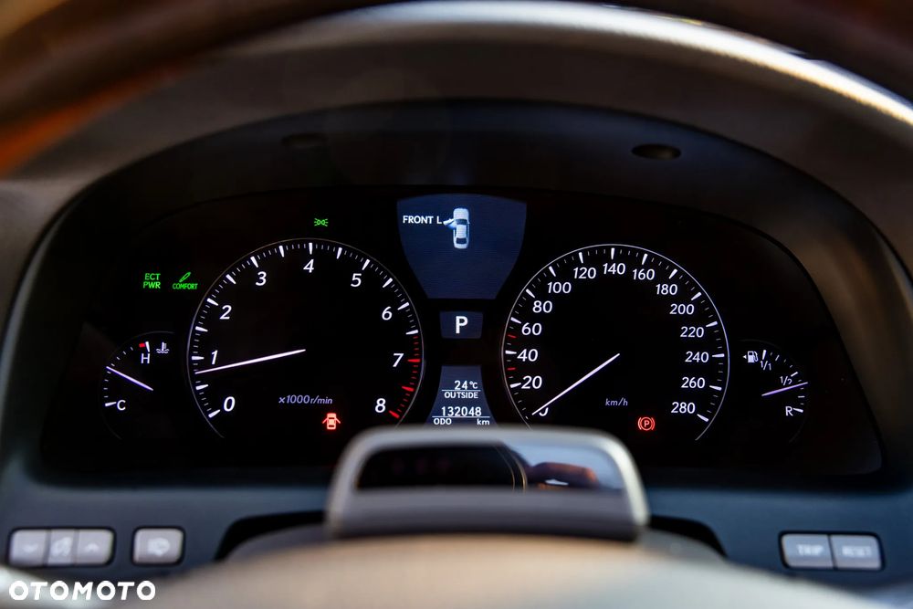 Lexus LS 460 Prestige - 36