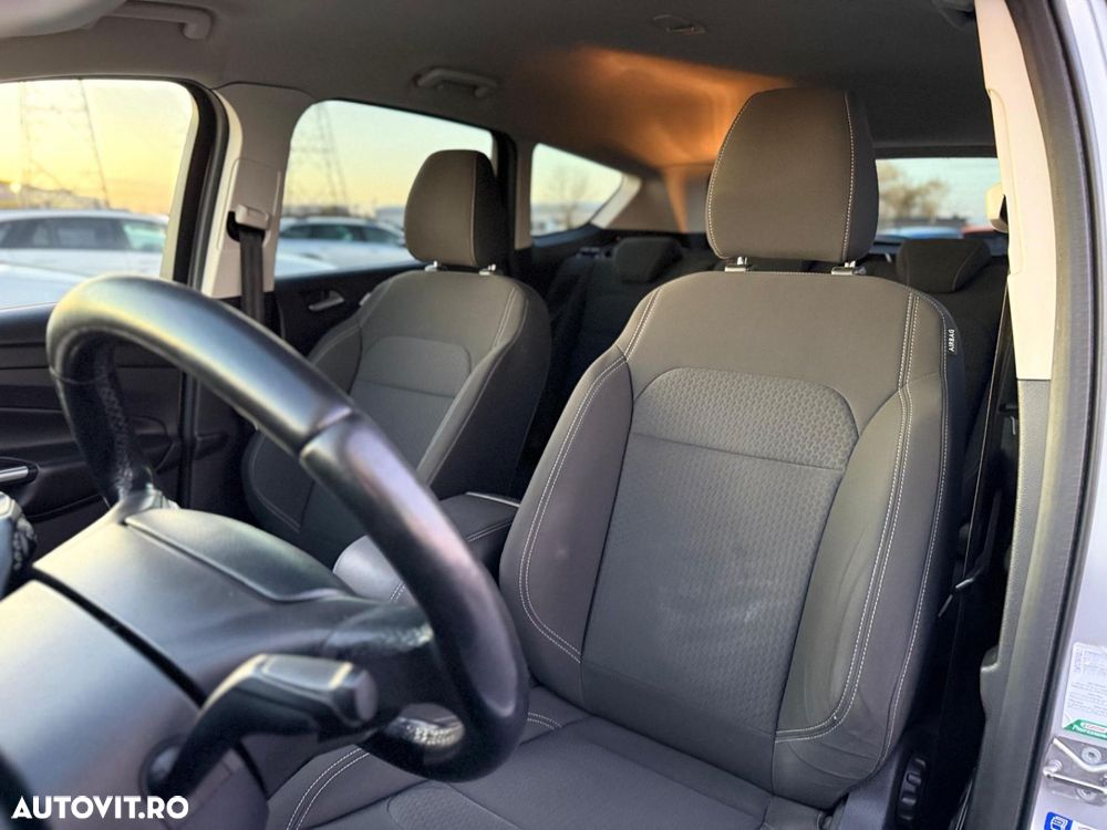 Ford Kuga 2.0 TDCi 2x4 Aut. Cool & Connect - 5