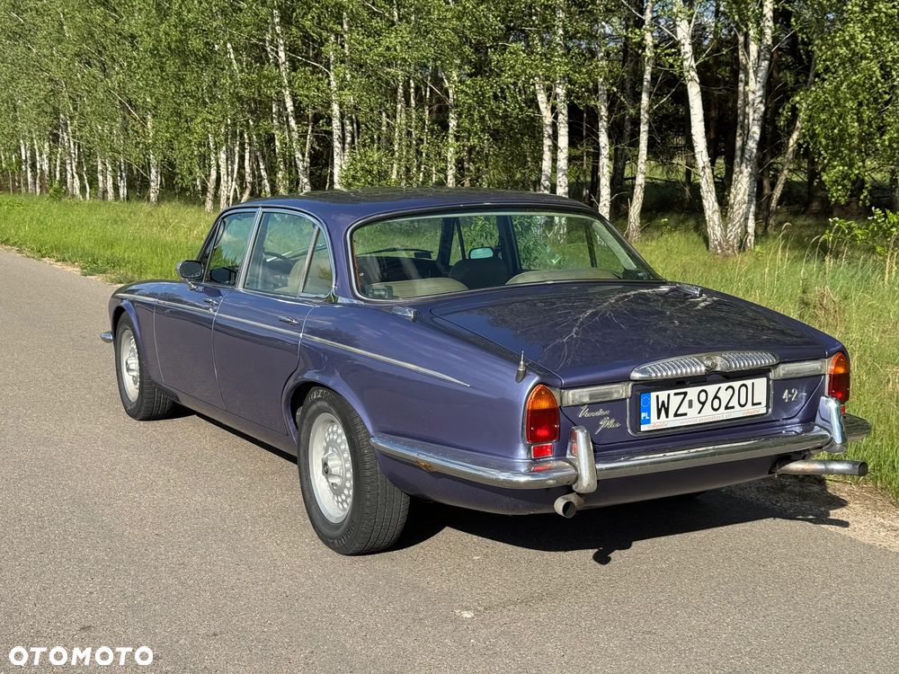 Jaguar XJ - 11