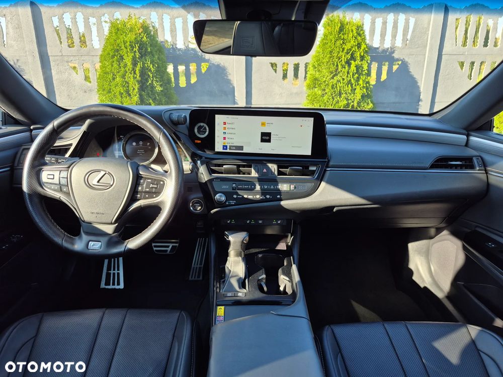 Lexus ES 300h F Sport Edition - 8