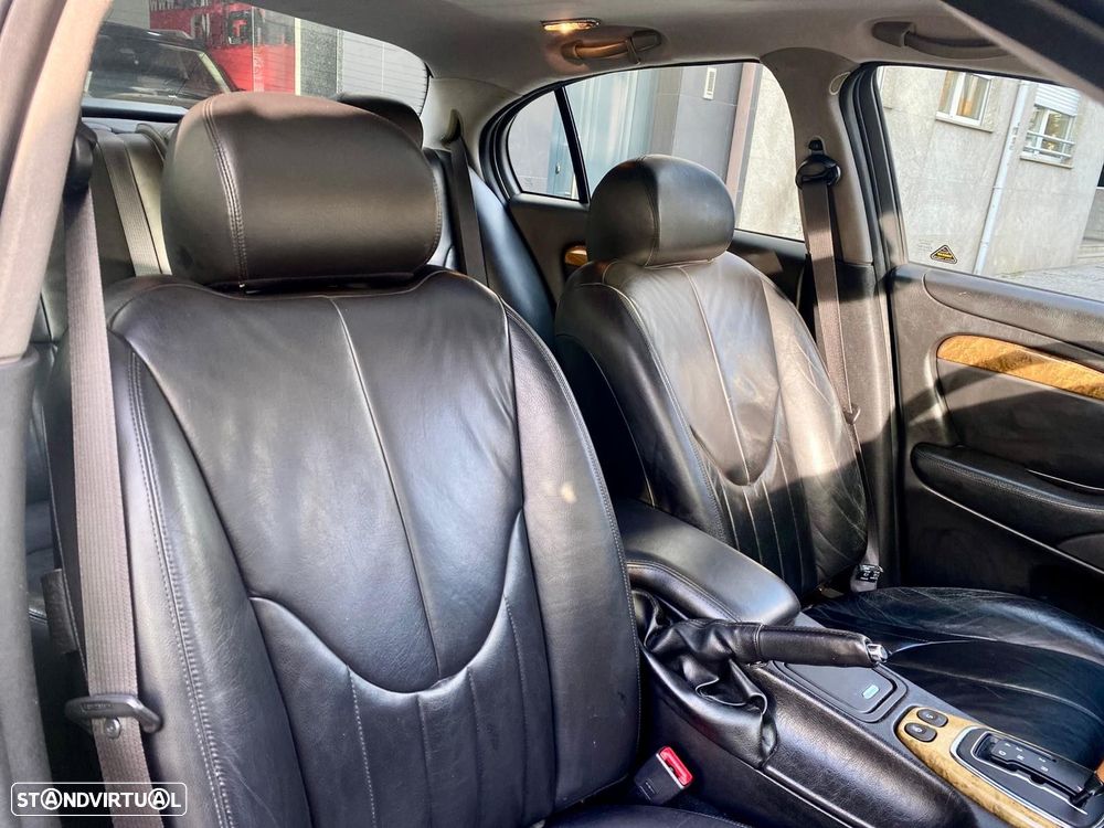 Jaguar S-Type 3.0 V6 Executive Auto. - 31