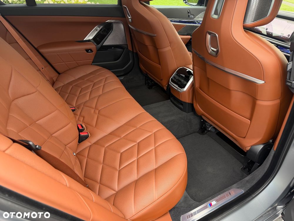 BMW Seria 7 M760e PHEV xDrive Individual Edition sport - 11