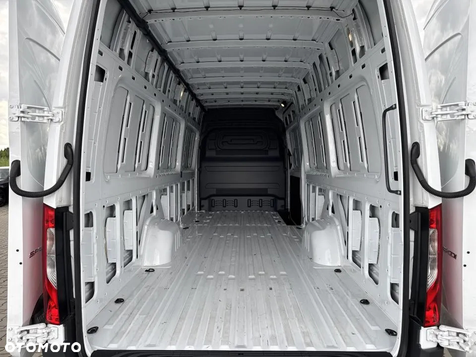 Mercedes-Benz Sprinter - 20