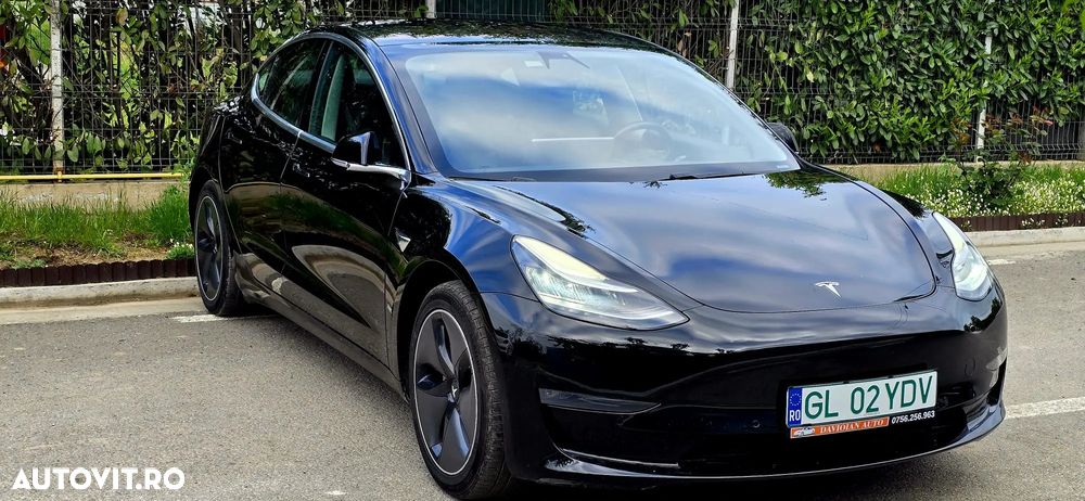 Tesla Model 3 - 3