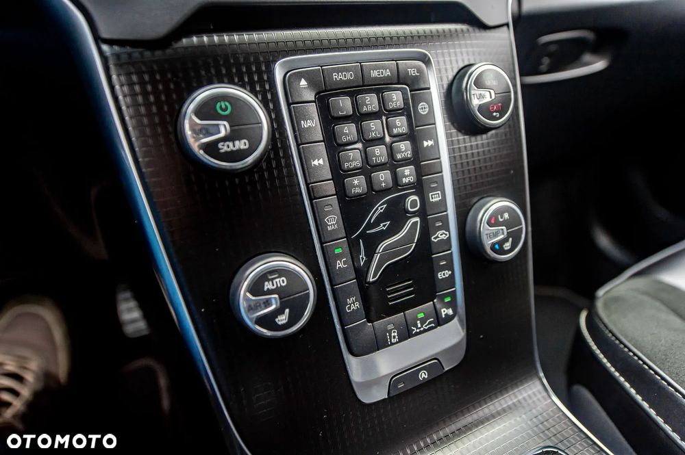 Volvo V40 D4 Geartronic RDesign - 37