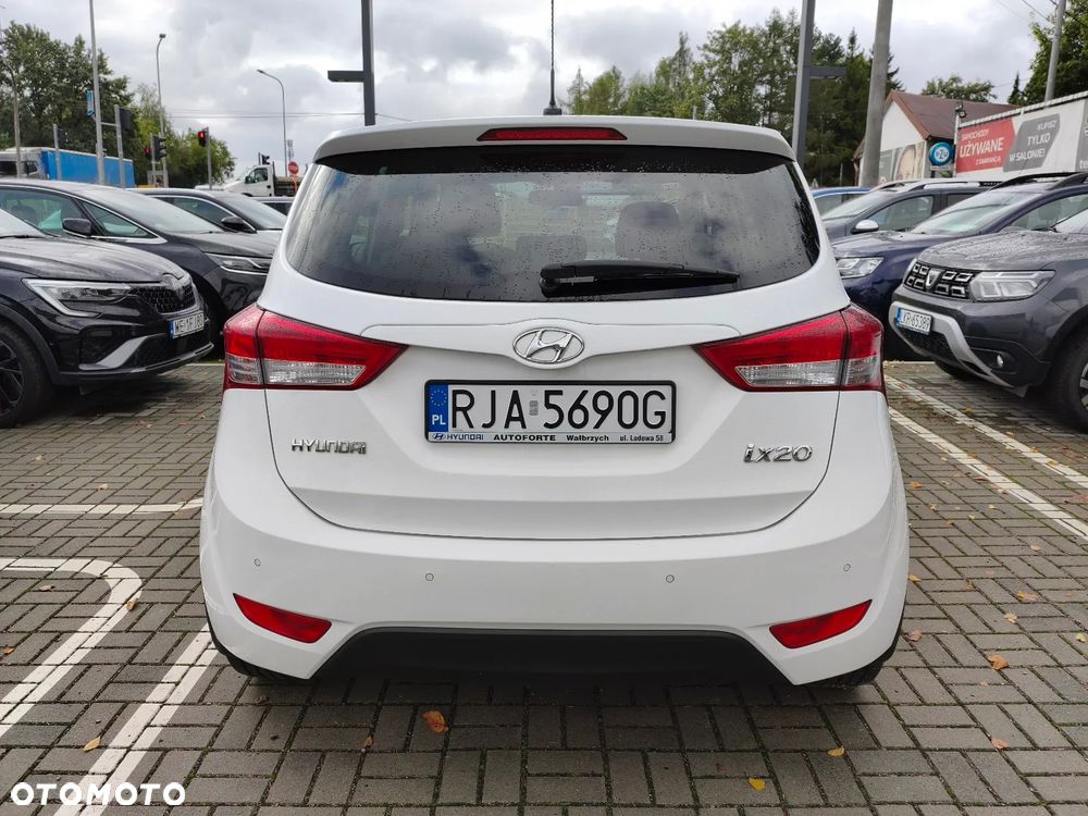 Hyundai ix20 1.6 BlueDrive Classic + - 6