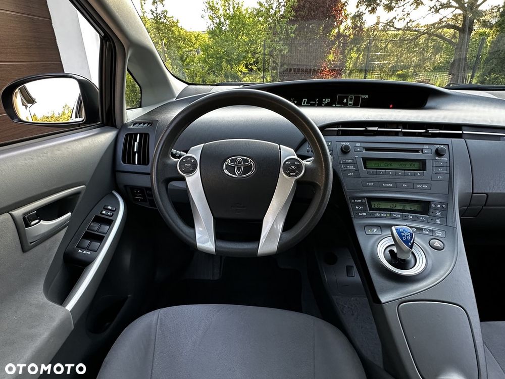 Toyota Prius (Hybrid) - 20