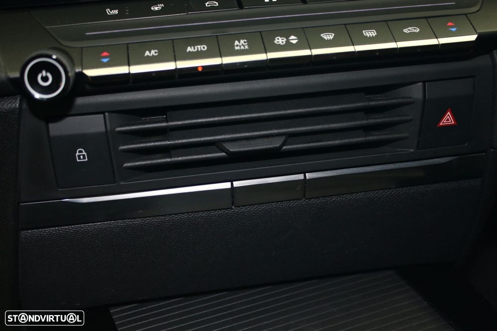 Opel Astra 1.2 T GS Line S/S - 28