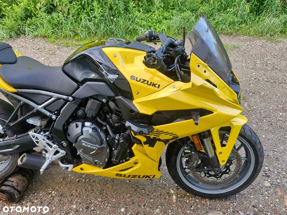 Suzuki GSX - 11