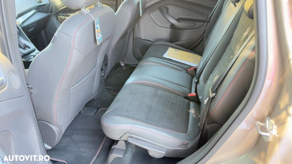 Ford Kuga 2.0 TDCi 4WD Powershift ST-Line - 17