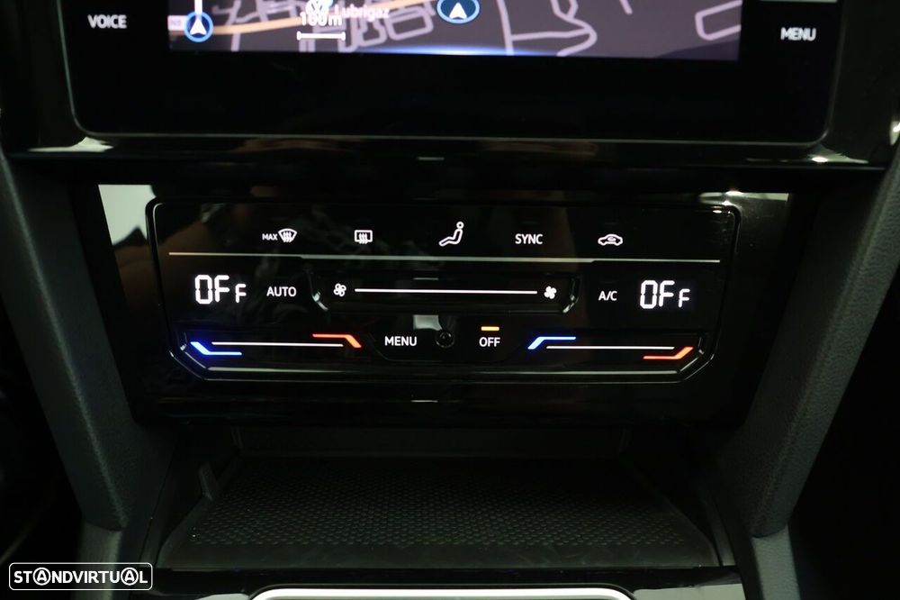 VW Passat Variant 2.0 TDi Business DSG - 22
