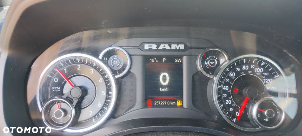 RAM 1500 5.7 Crew Cab Bighorn - 12