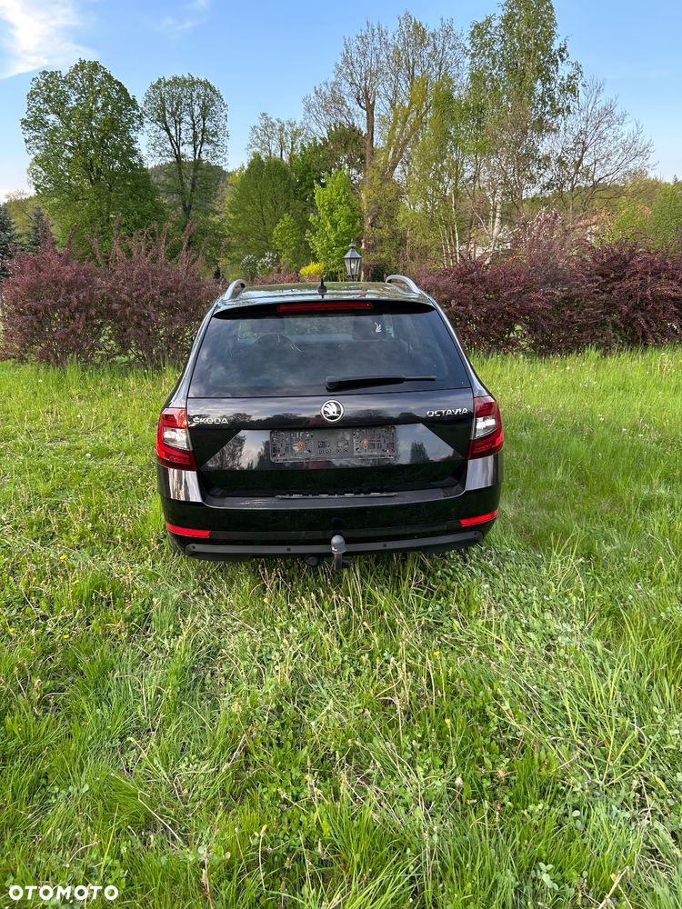 Skoda Octavia Combi 2.0 TDI DSG Soleil - 4